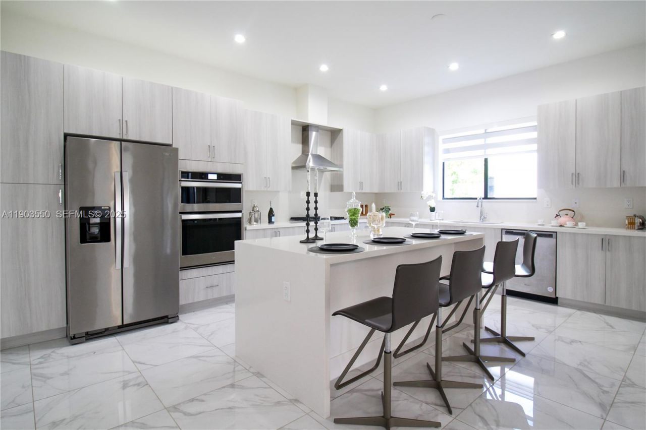 4335 NW 81st Ave, Doral, FL 33166 Photo