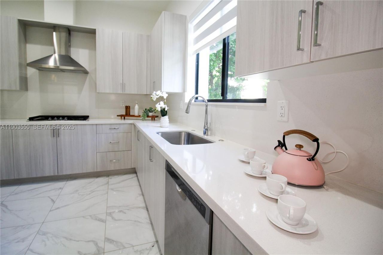 4335 NW 81st Ave, Doral, FL 33166 Photo