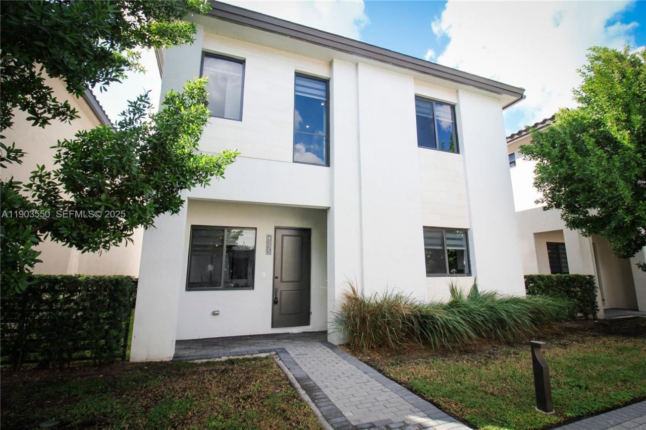 4335 NW 81st Ave, Doral, FL 33166 Photo