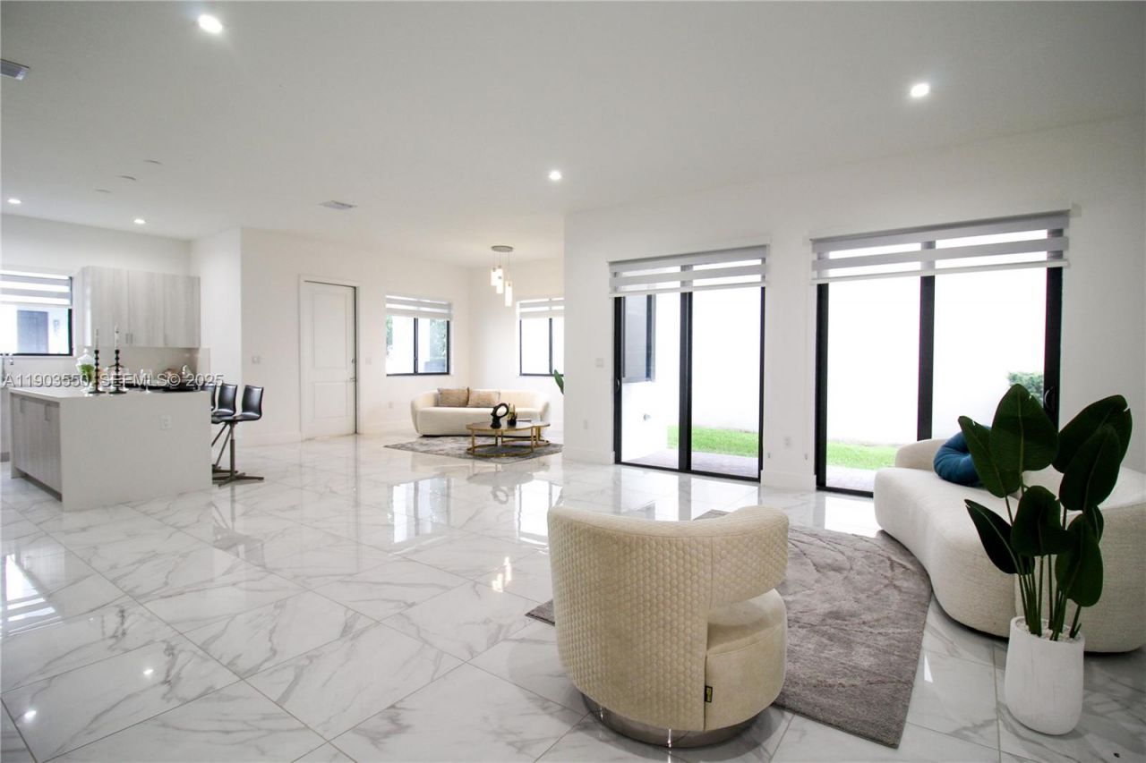 4335 NW 81st Ave, Doral, FL 33166 Photo