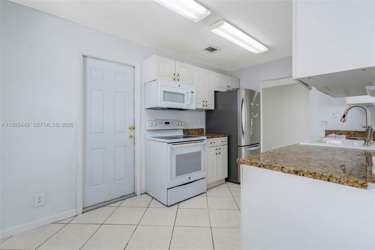 1005 SW 18th St, Boynton Beach, FL 33426 Photo