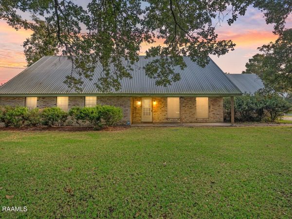 135 Oak Drive, St. Martinville, LA 70582