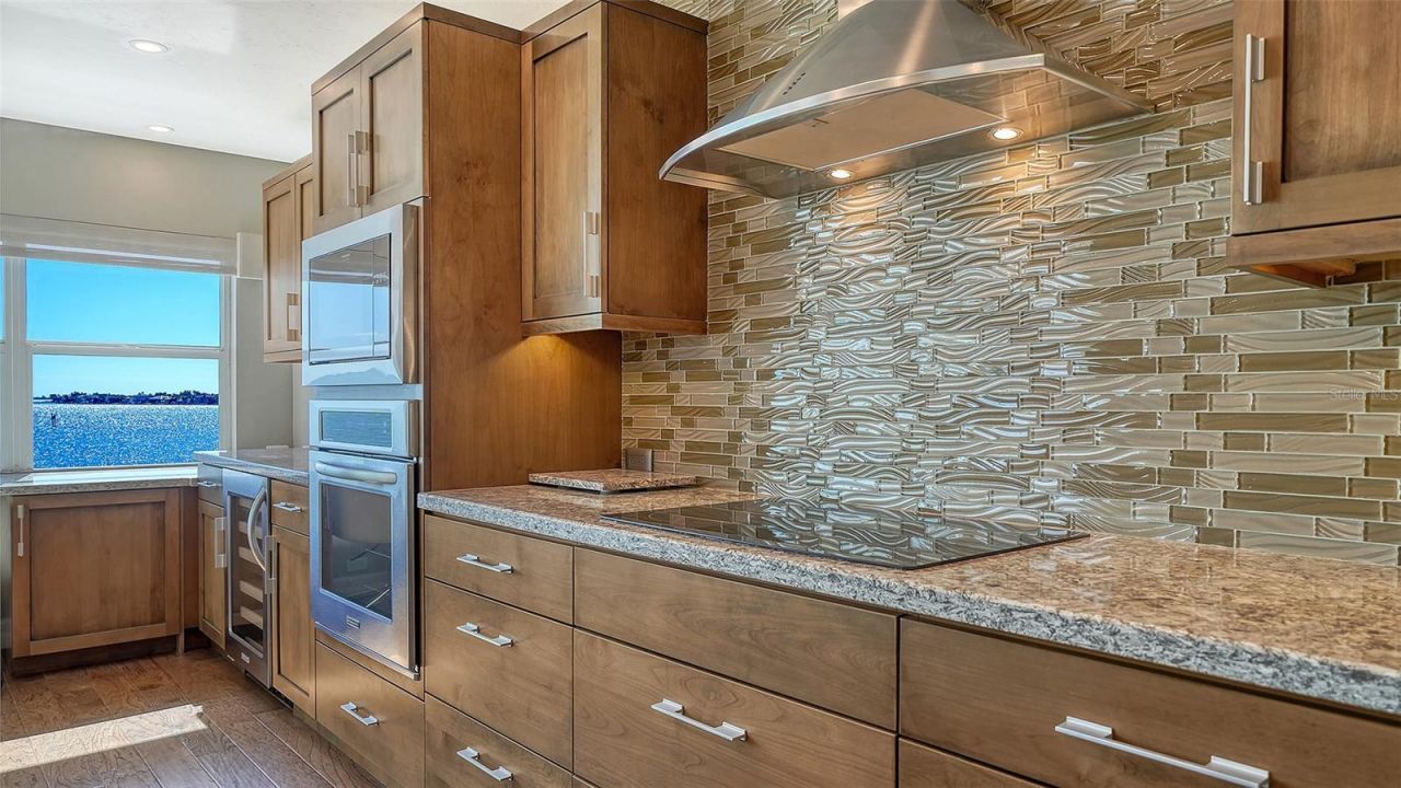 400 Golden Gate Point, Unit 31, Sarasota, FL 34236 Photo