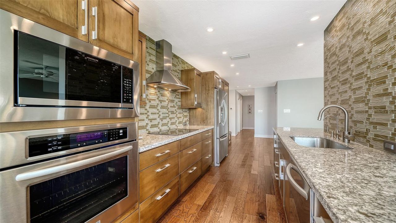 400 Golden Gate Point, Unit 31, Sarasota, FL 34236 Photo