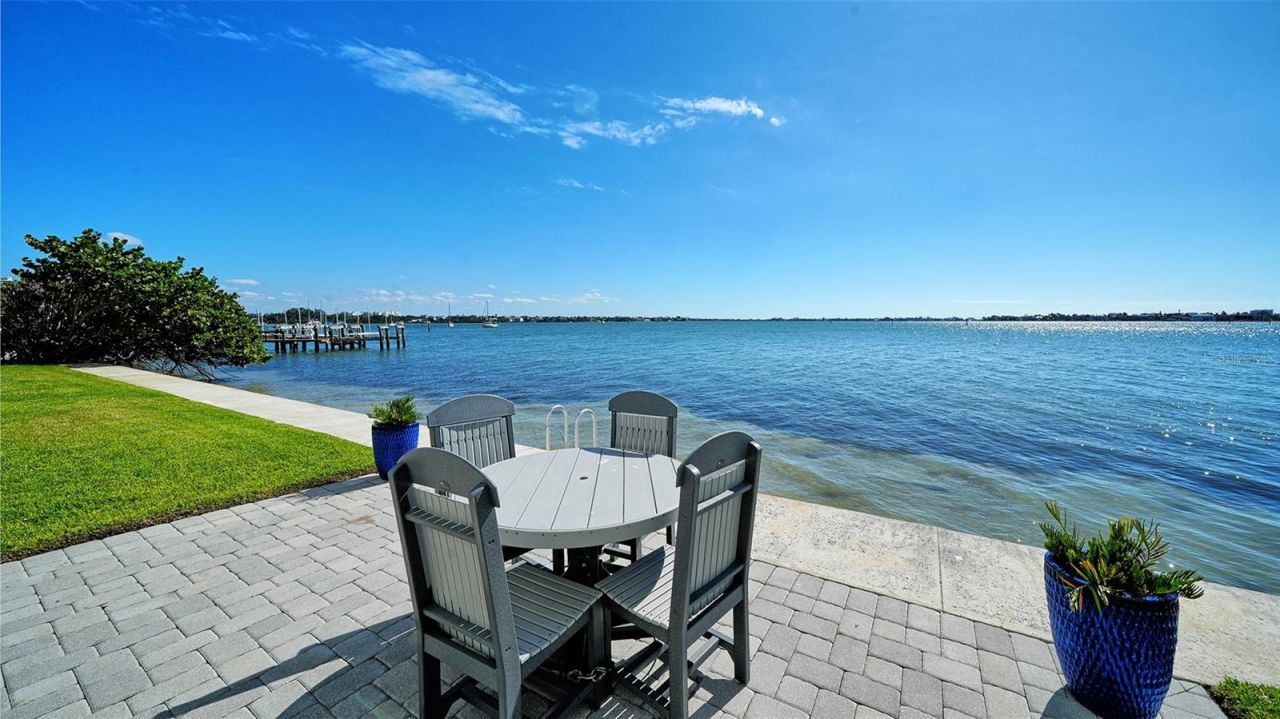 400 Golden Gate Point, Unit 31, Sarasota, FL 34236 Photo