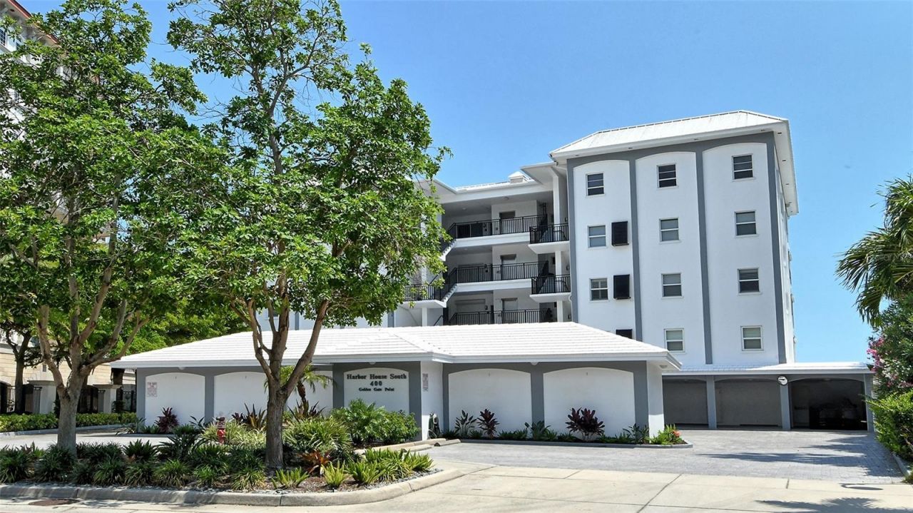 400 Golden Gate Point, Unit 31, Sarasota, FL 34236 Photo