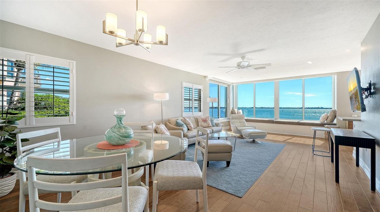 400 Golden Gate Point, Unit 31, Sarasota, FL 34236 Photo