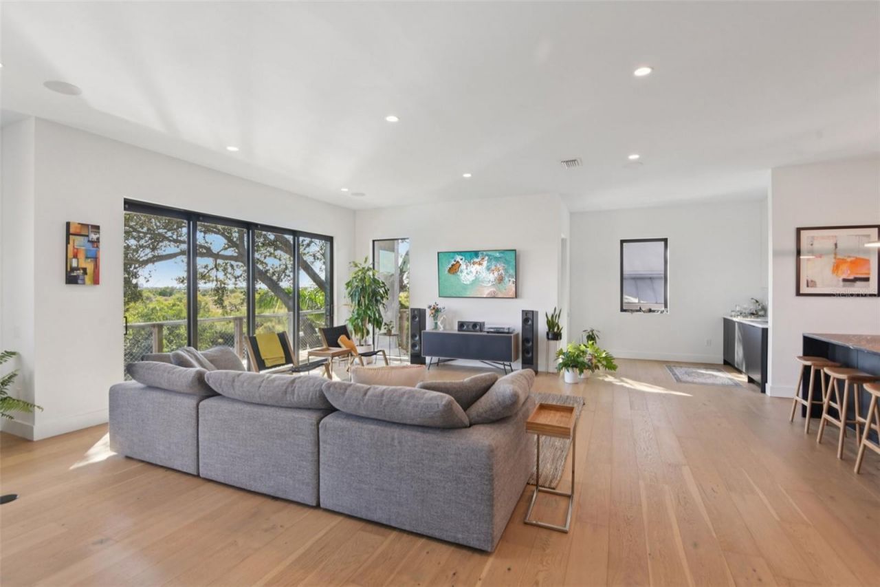 4828 W Flamingo Road, Tampa, FL 33611 Photo