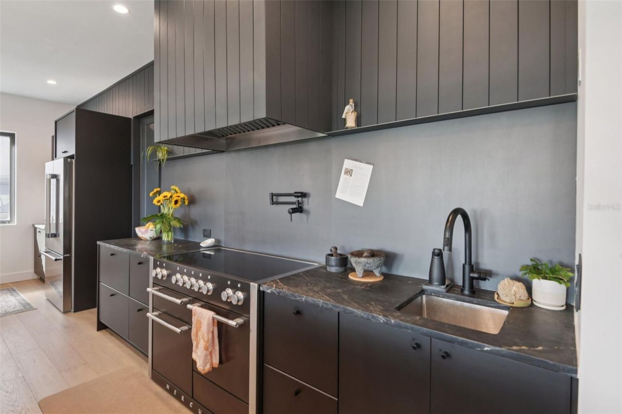 4828 W Flamingo Road, Tampa, FL 33611 Photo