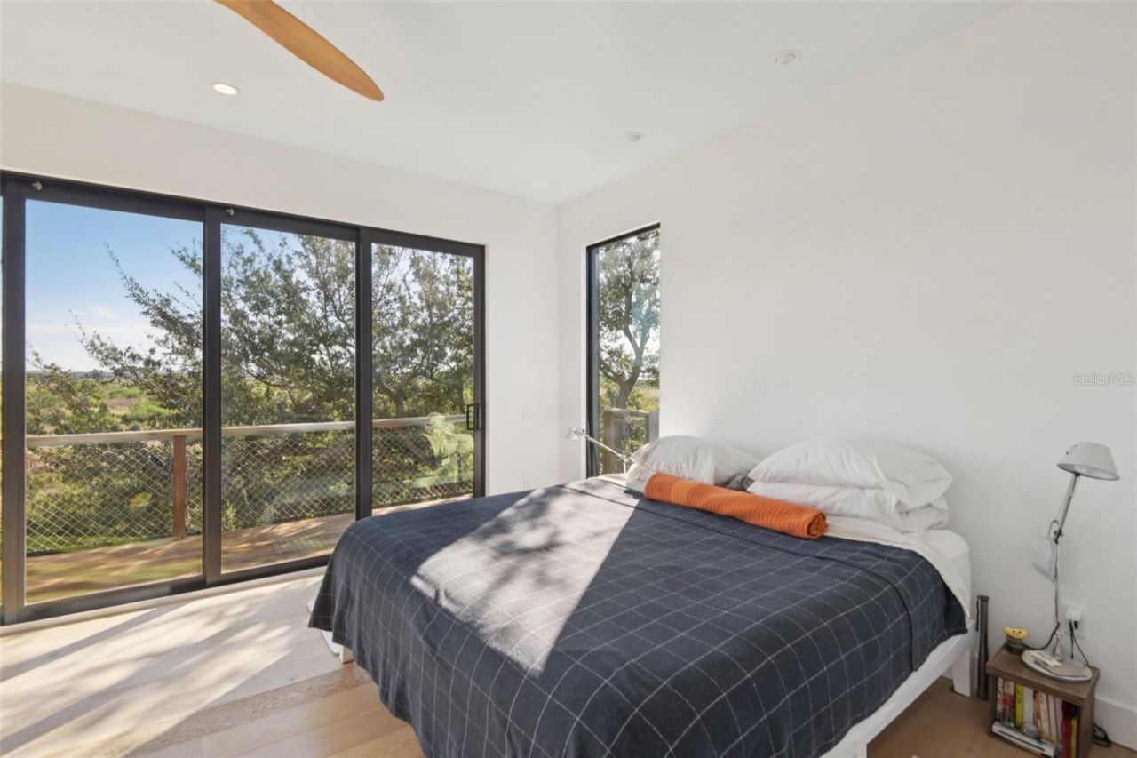 4828 W Flamingo Road, Tampa, FL 33611 Photo