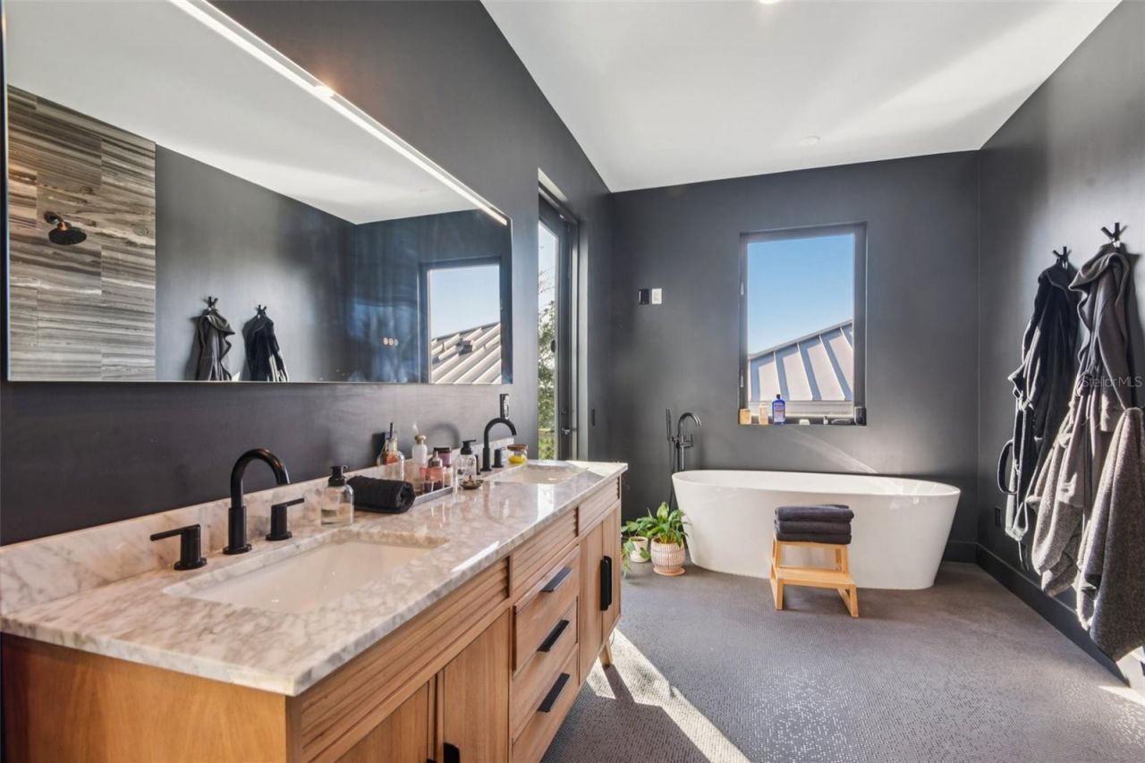 4828 W Flamingo Road, Tampa, FL 33611 Photo