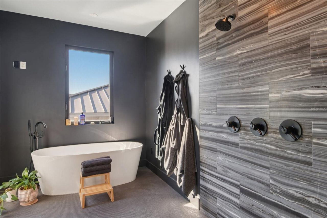 4828 W Flamingo Road, Tampa, FL 33611 Photo