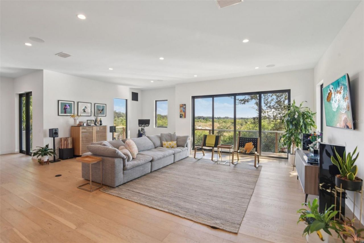 4828 W Flamingo Road, Tampa, FL 33611 Photo