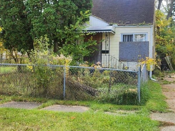 525 W Pulaski Avenue, Flint, MI 48505