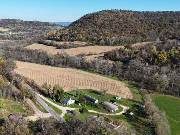 44467 Dakota Valley Drive, Dakota, MN 55925