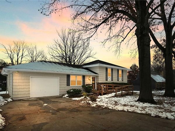 9227 Eastern Avenue, Kansas City, MO 64138