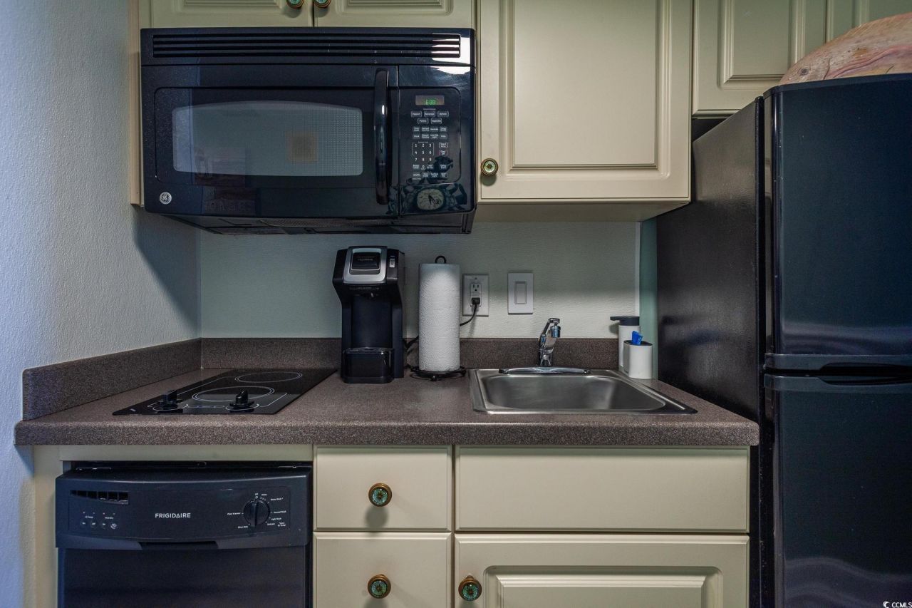 9550 Shore Dr. Photo 11