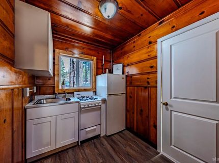 1029 Reno Avenue, South Lake Tahoe, CA 96150 Photo