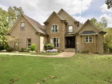 15 MORRIS MOORE DR, Humboldt, TN 38343