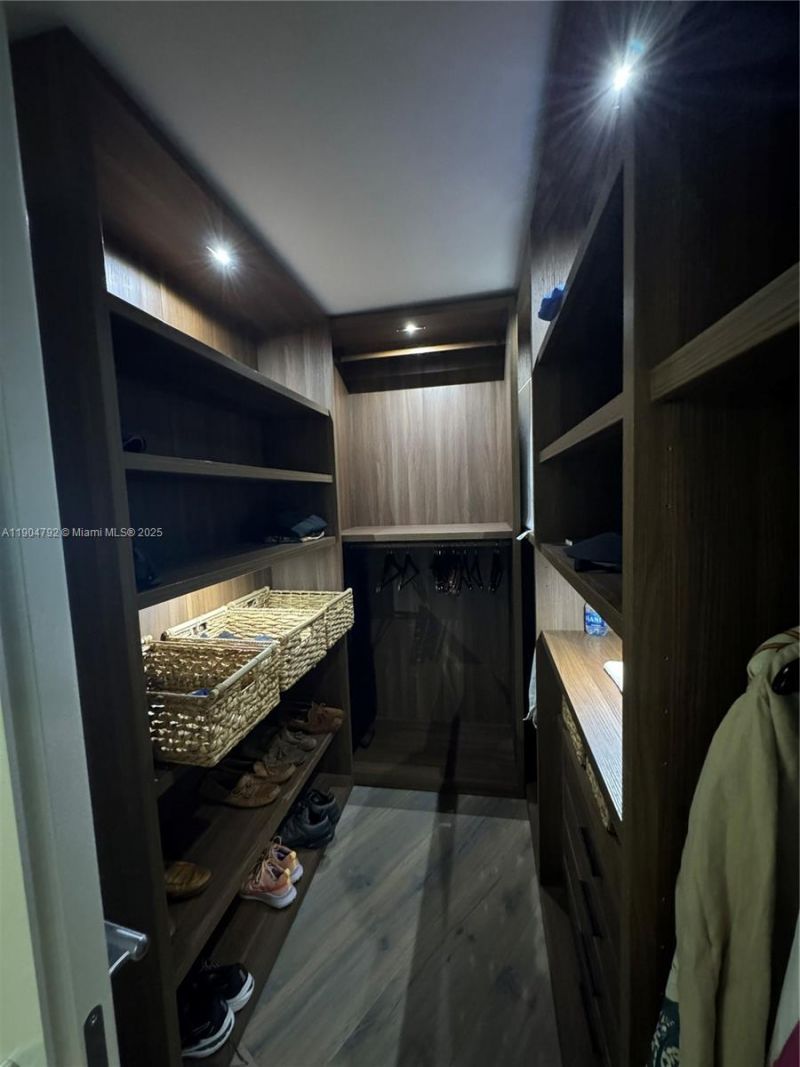 1121 Crandon Blvd, Unit D608, Key Biscayne, FL 33149 Photo