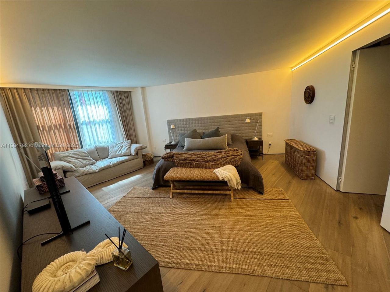 1121 Crandon Blvd, Unit D608, Key Biscayne, FL 33149 Photo