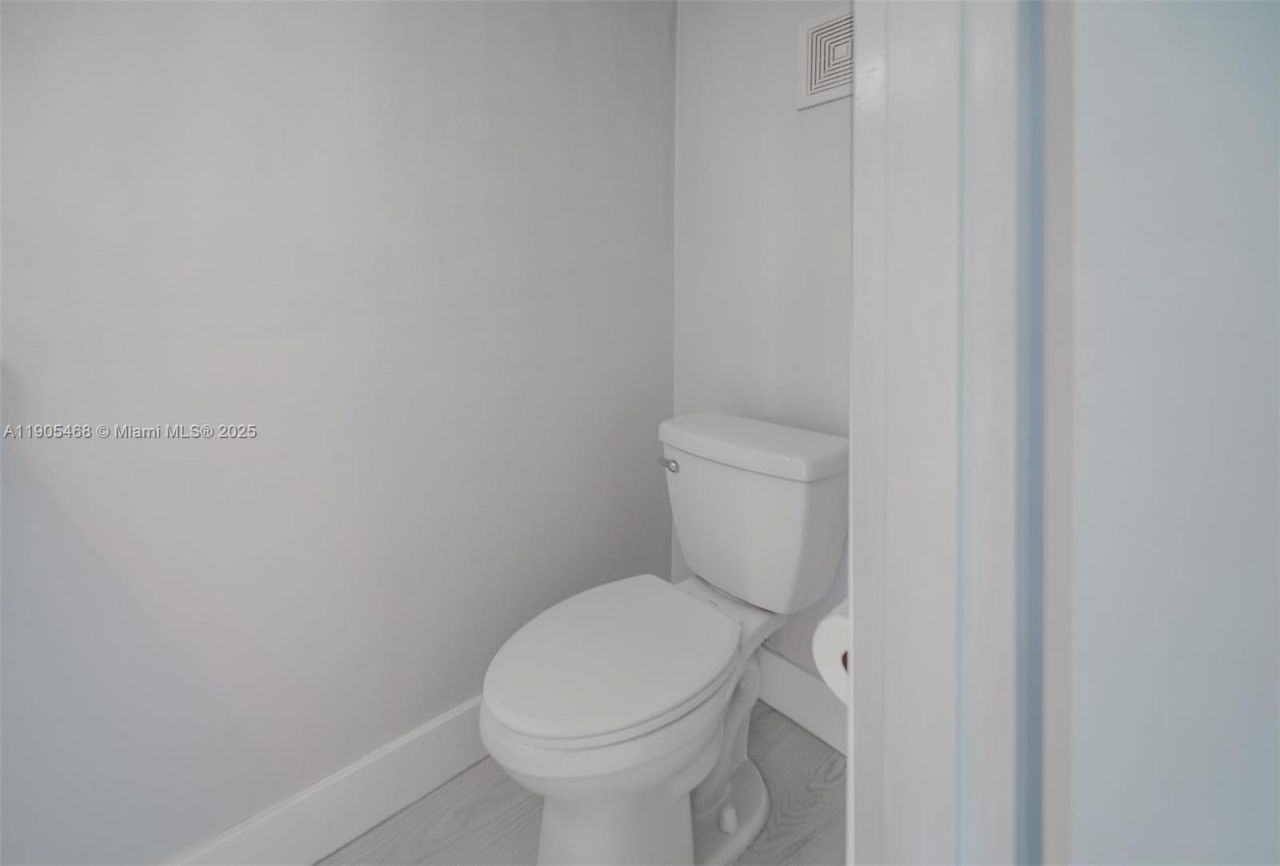 17800 Atlantic Blvd, Unit PH9, Sunny Isles Beach, FL 33160 Photo