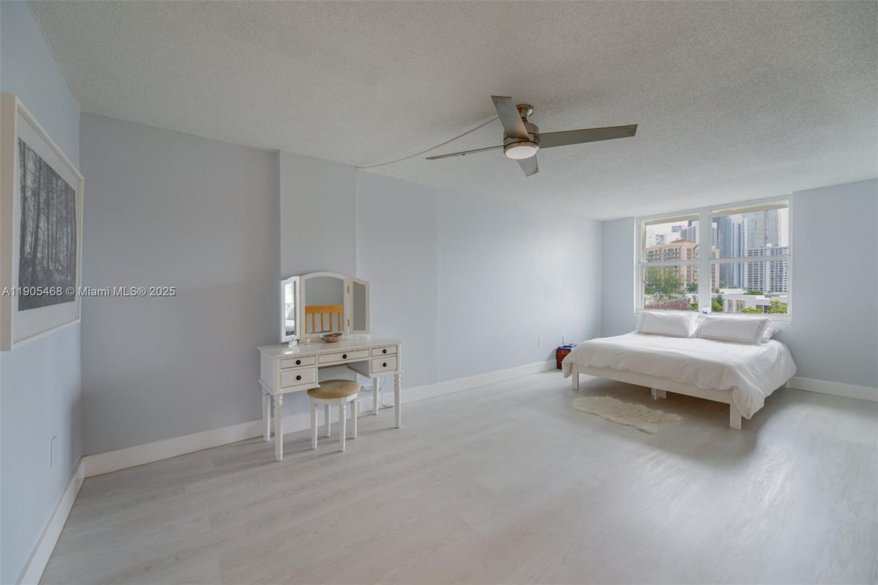 17800 Atlantic Blvd, Unit PH9, Sunny Isles Beach, FL 33160 Photo