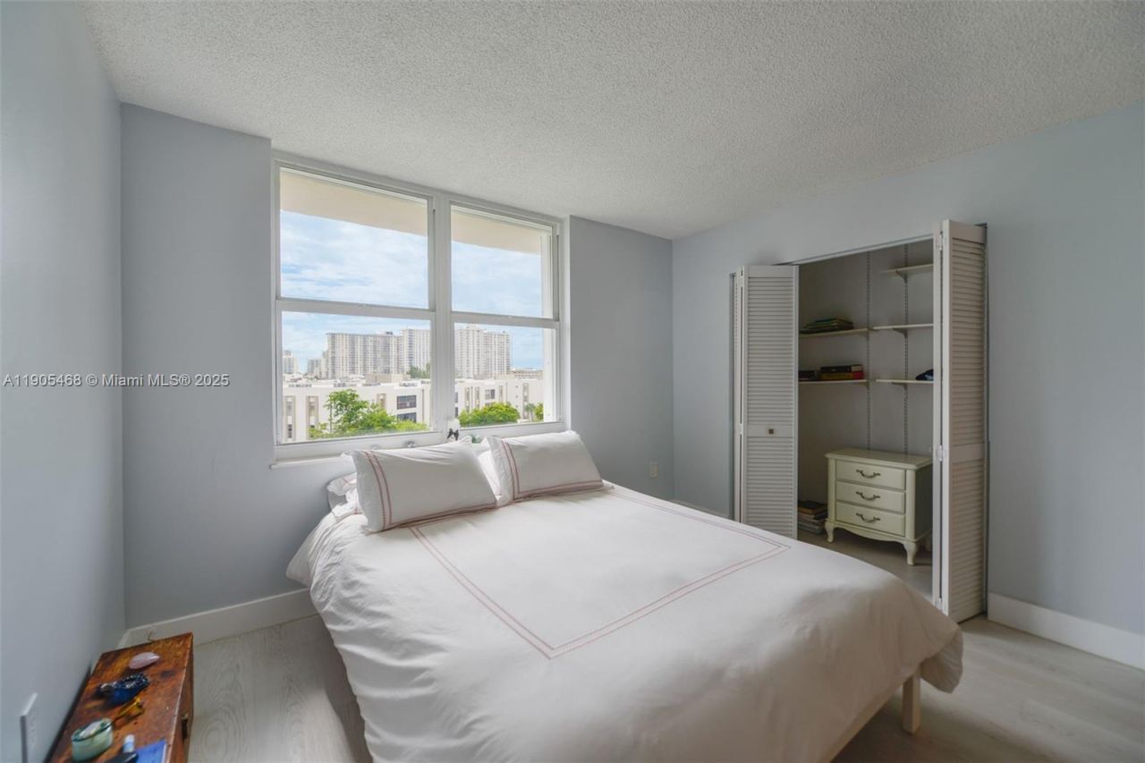 17800 Atlantic Blvd, Unit PH9, Sunny Isles Beach, FL 33160 Photo