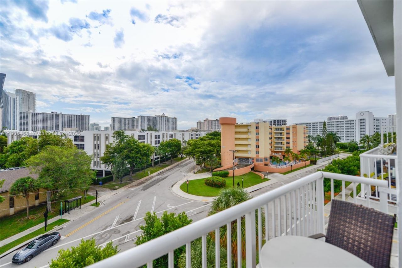 17800 Atlantic Blvd, Unit PH9, Sunny Isles Beach, FL 33160 Photo