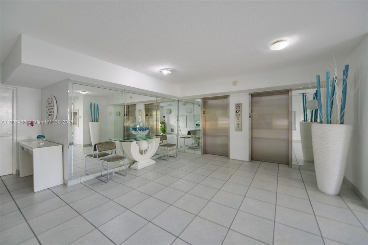 17800 Atlantic Blvd, Unit PH9, Sunny Isles Beach, FL 33160 Photo