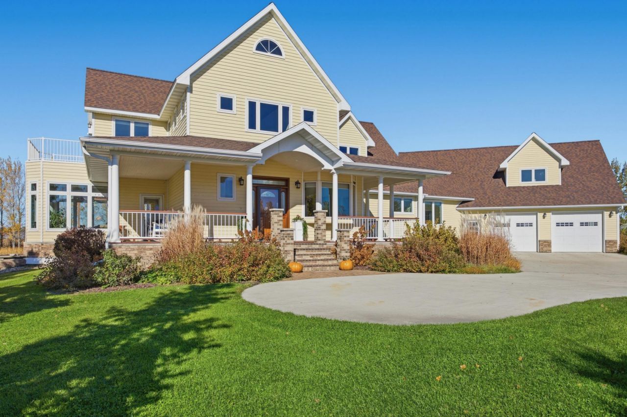 3422 73rd Avenue N, Moorhead, MN 56560 Main Photo