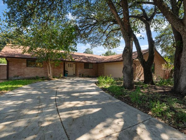 300 Towne Vue, Castle Hills, TX 78213