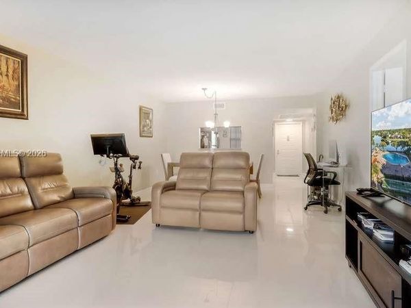 Unit 211, Pembroke Pines, FL 33026