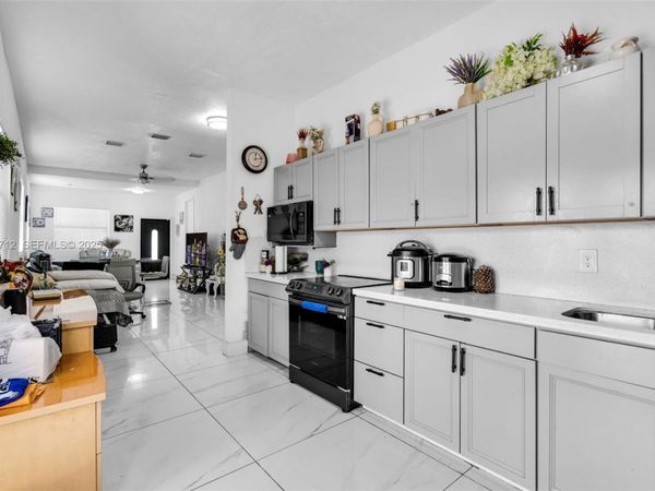 3166 NW 102nd St, Miami, FL 33147