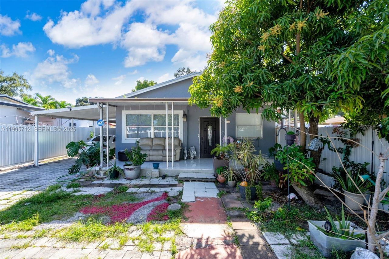 3166 NW 102nd St, Miami, FL 33147 Photo