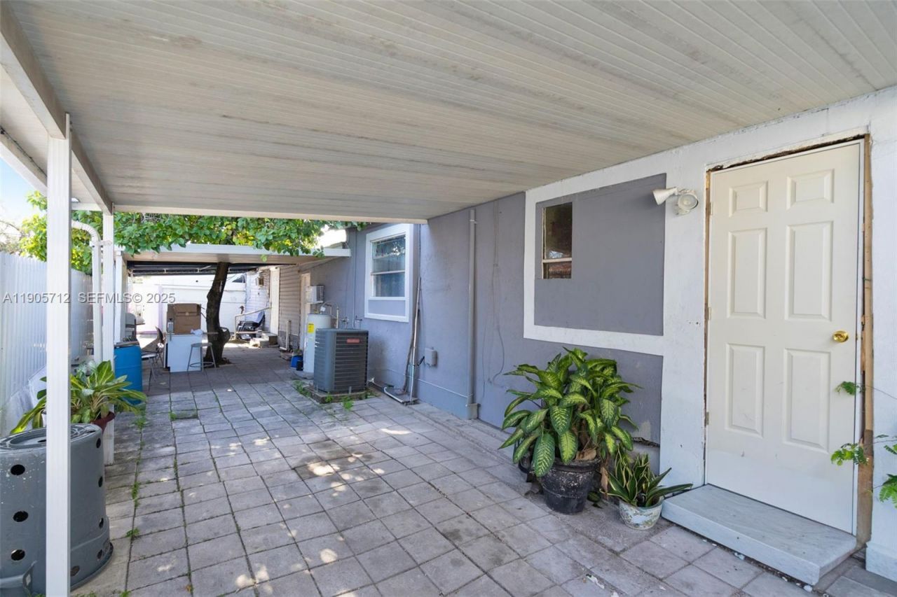 3166 NW 102nd St, Miami, FL 33147 Photo