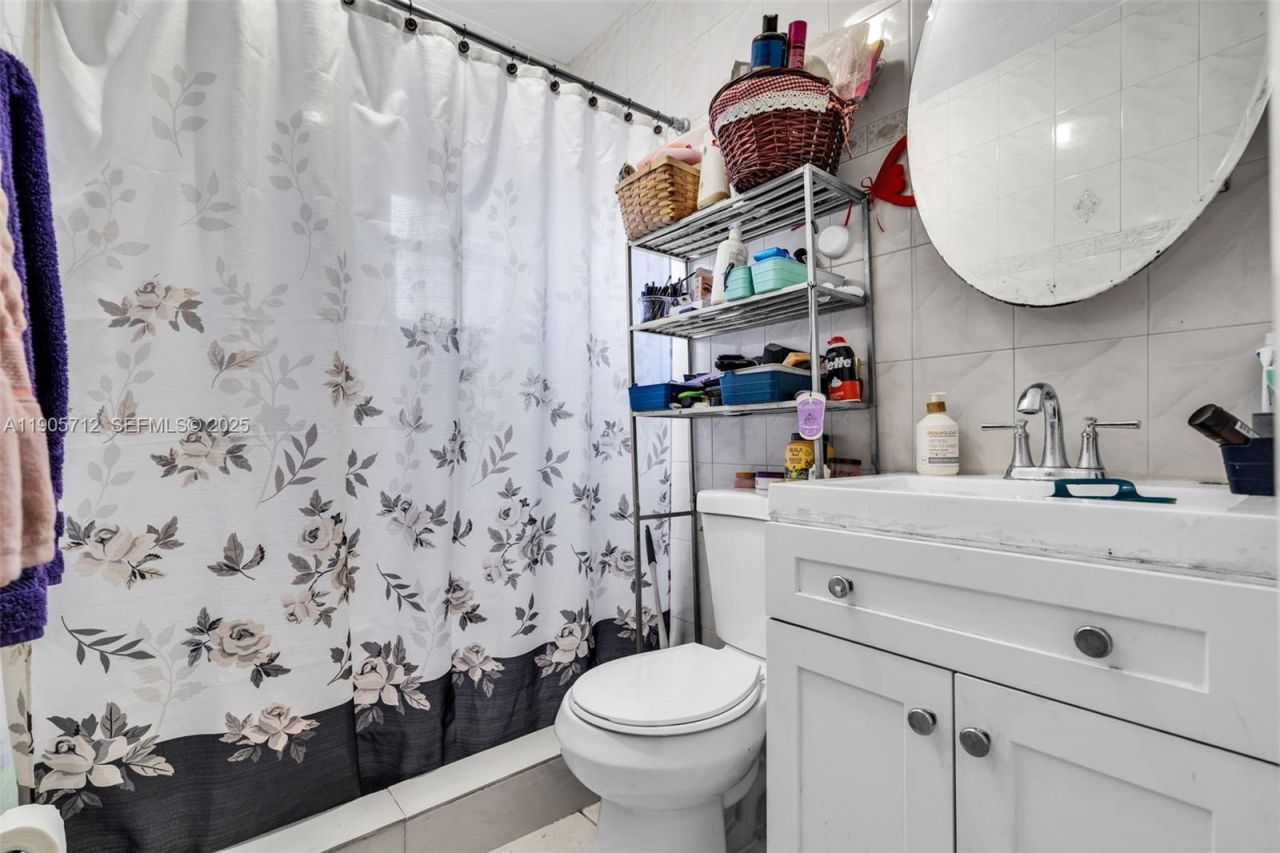 3166 NW 102nd St, Miami, FL 33147 Photo