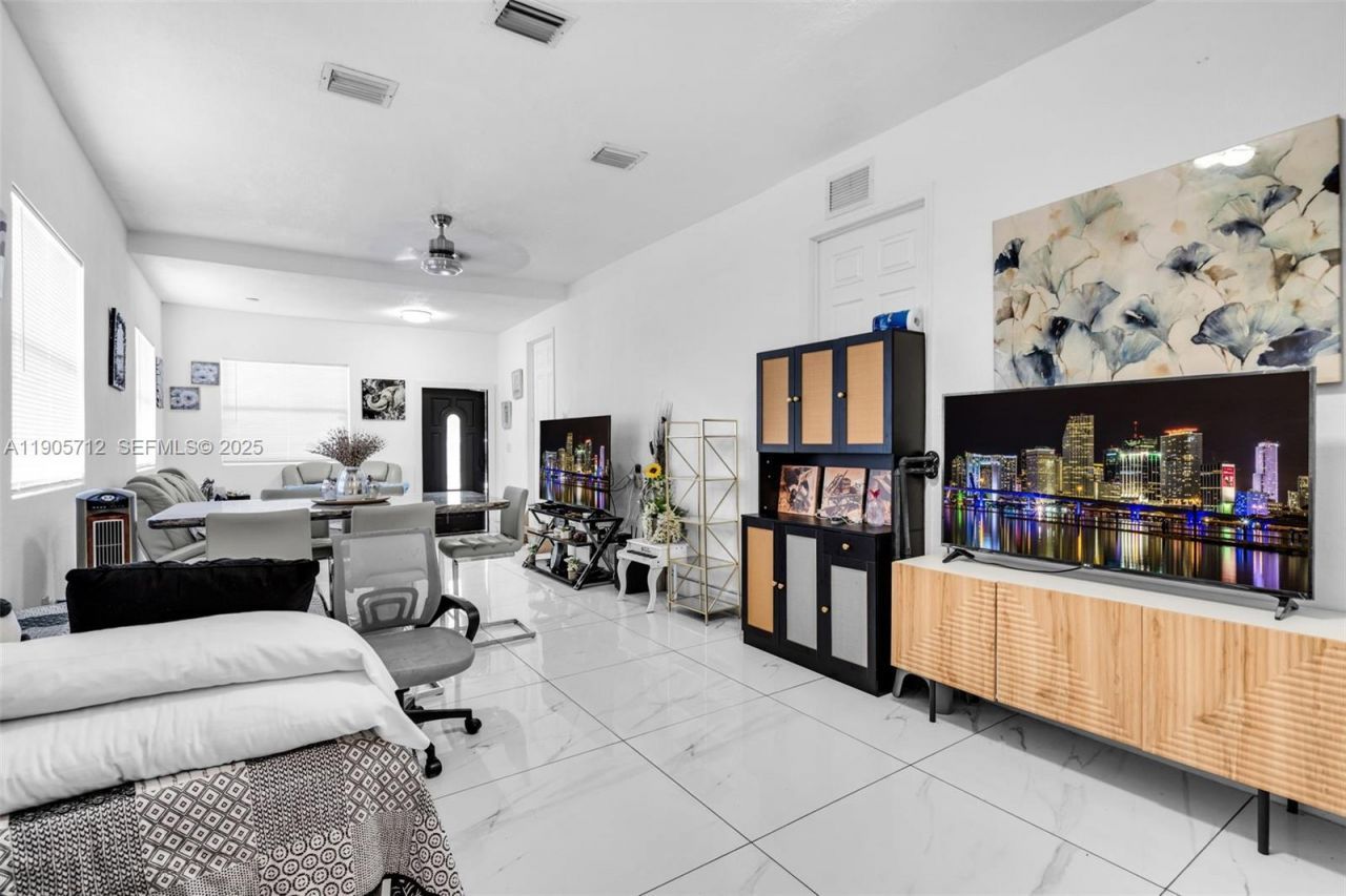 3166 NW 102nd St, Miami, FL 33147 Photo