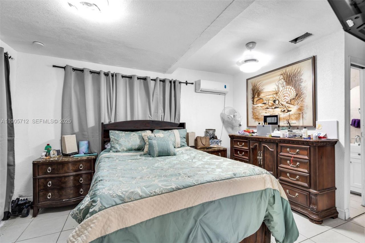 3166 NW 102nd St, Miami, FL 33147 Photo