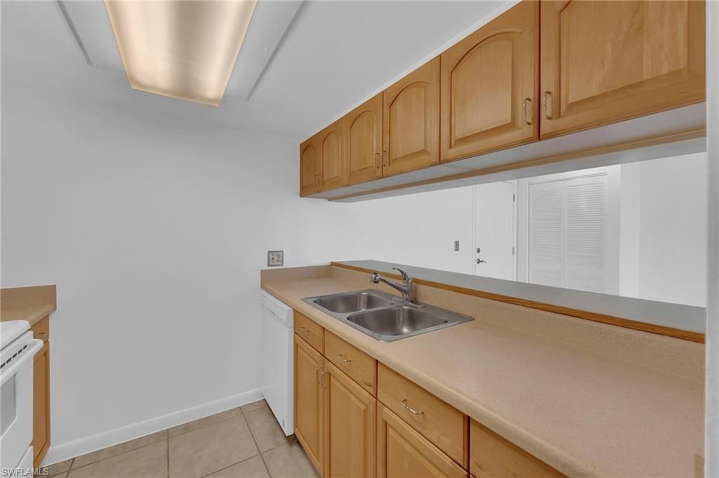 2875 Palm Beach Blvd , Unit 205, Fort Myers, FL 33916 Photo