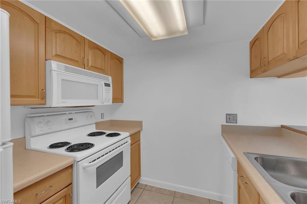 2875 Palm Beach Blvd, Unit 205, Fort Myers, FL 33916 Photo