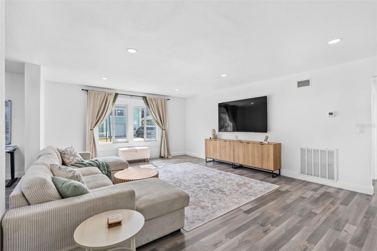 2201 50th Avenue N, Saint Petersburg, FL 33714 Photo