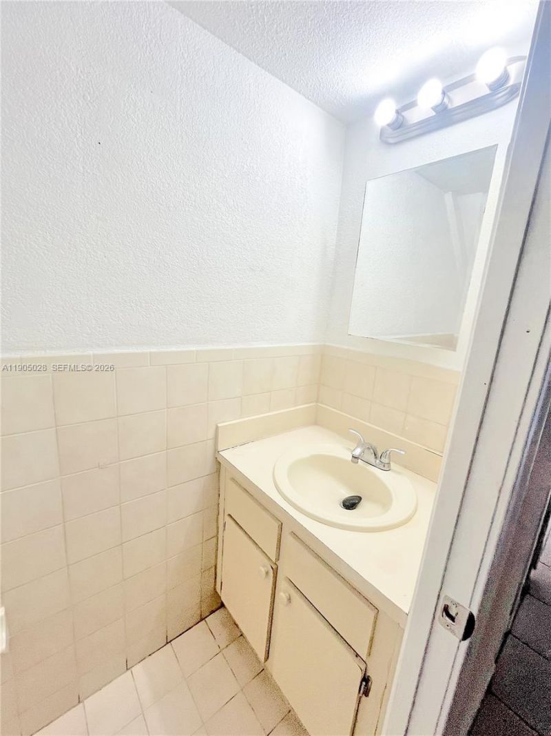5712 W 25th Ct, Unit 5712, Hialeah, FL 33016 Photo