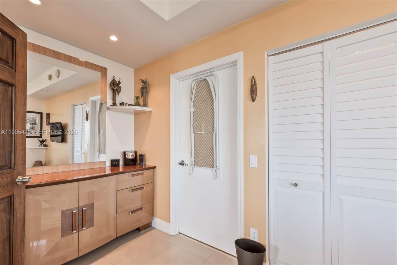 60 SW 13th St, Unit 3401, Miami, FL 33130 Photo