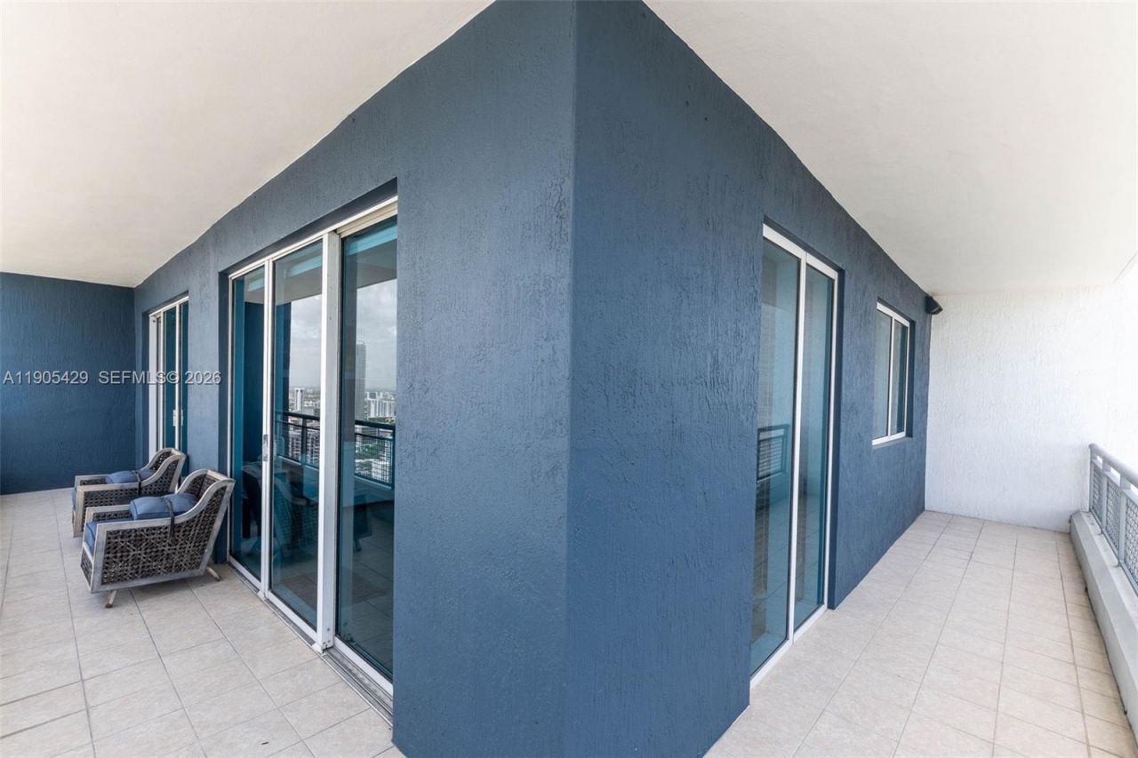 60 SW 13th St, Unit 3401, Miami, FL 33130 Photo