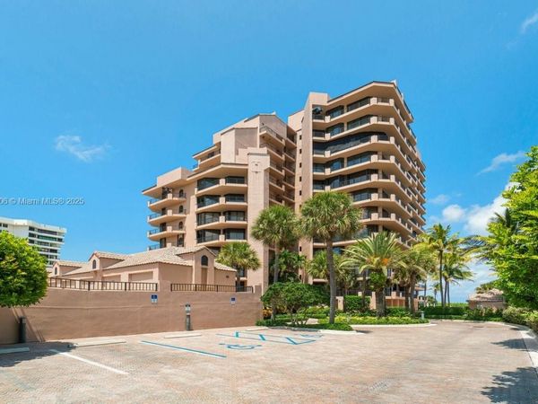 530 Ocean Dr, Unit 405, Juno Beach, FL 33408