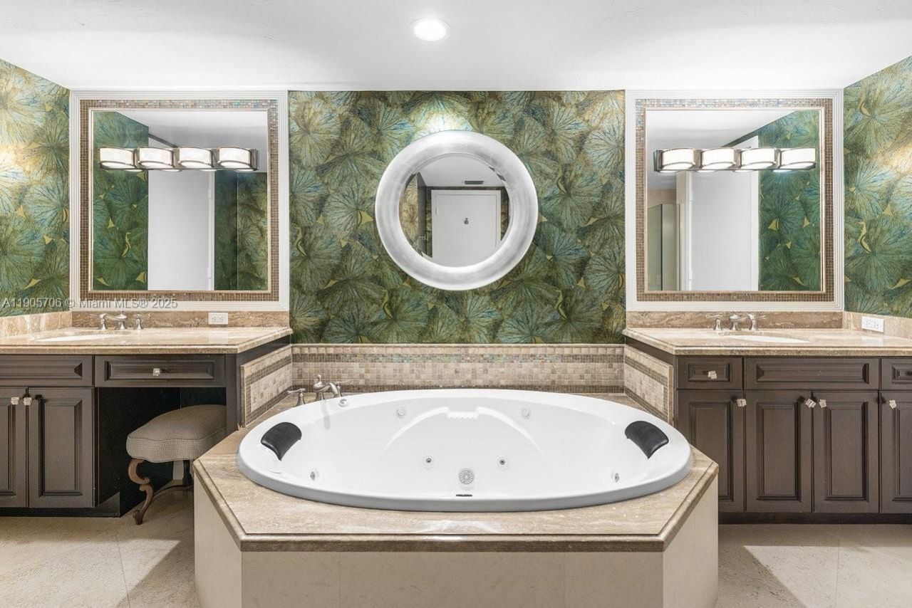 530 Ocean Dr, Unit 405, Juno Beach, FL 33408 Photo