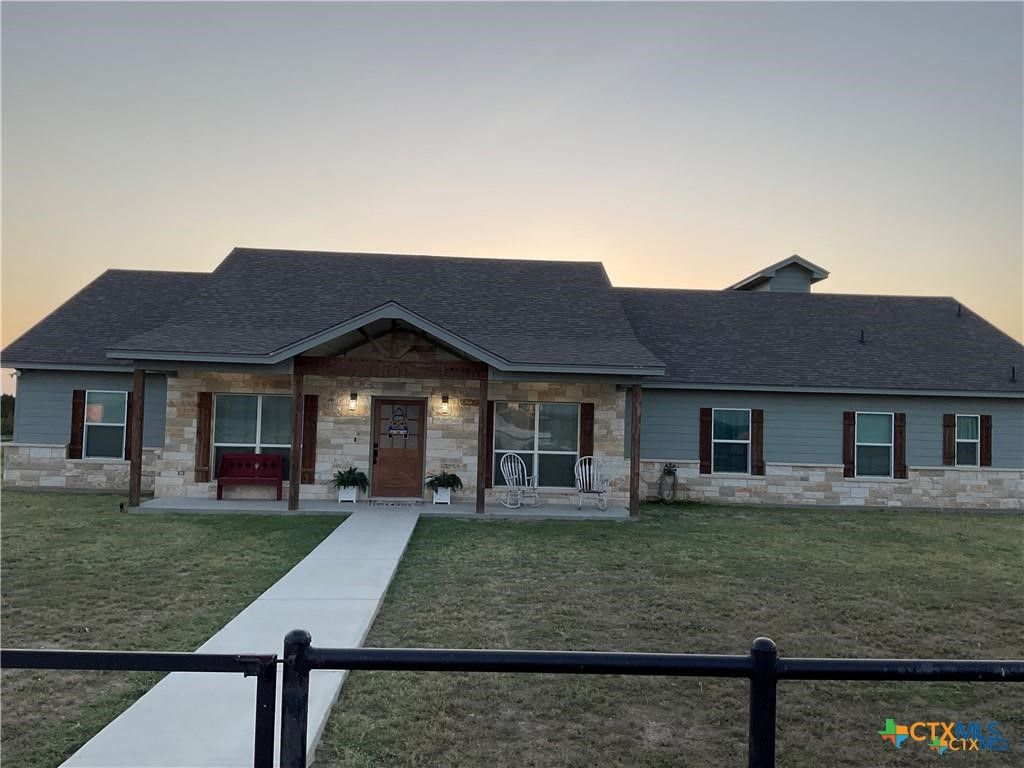 5851 Moccasin Bend Road, Gatesville, TX 76528 Main Photo