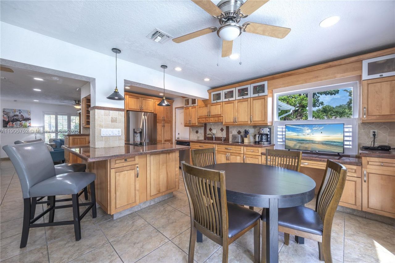 1690 NE 25th Ave, Pompano Beach, FL 33062 Photo