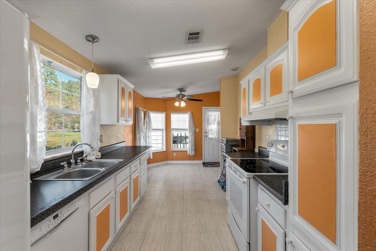 3210 Sidneys Road Photo 12